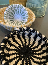 Load image into Gallery viewer, basket weaving workshop online Ply Studio january 2022
